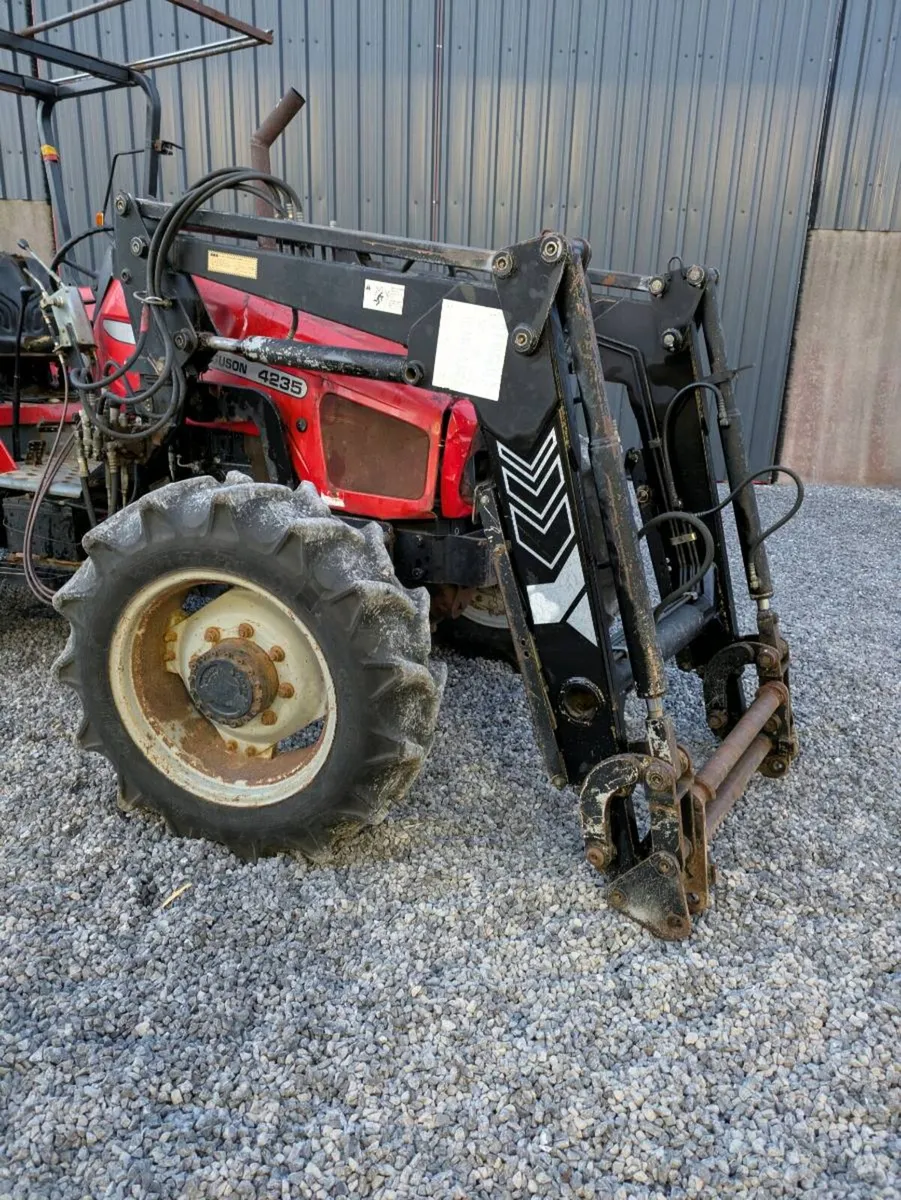 Massey self leveling loader - Image 3