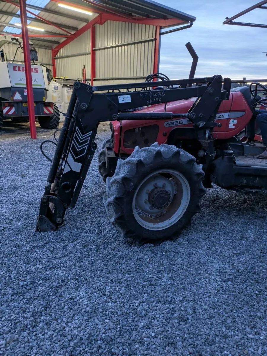 Massey self leveling loader - Image 4