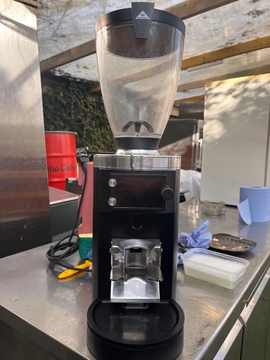 coffee machine less than a year of use LIKE NEW - Image 4