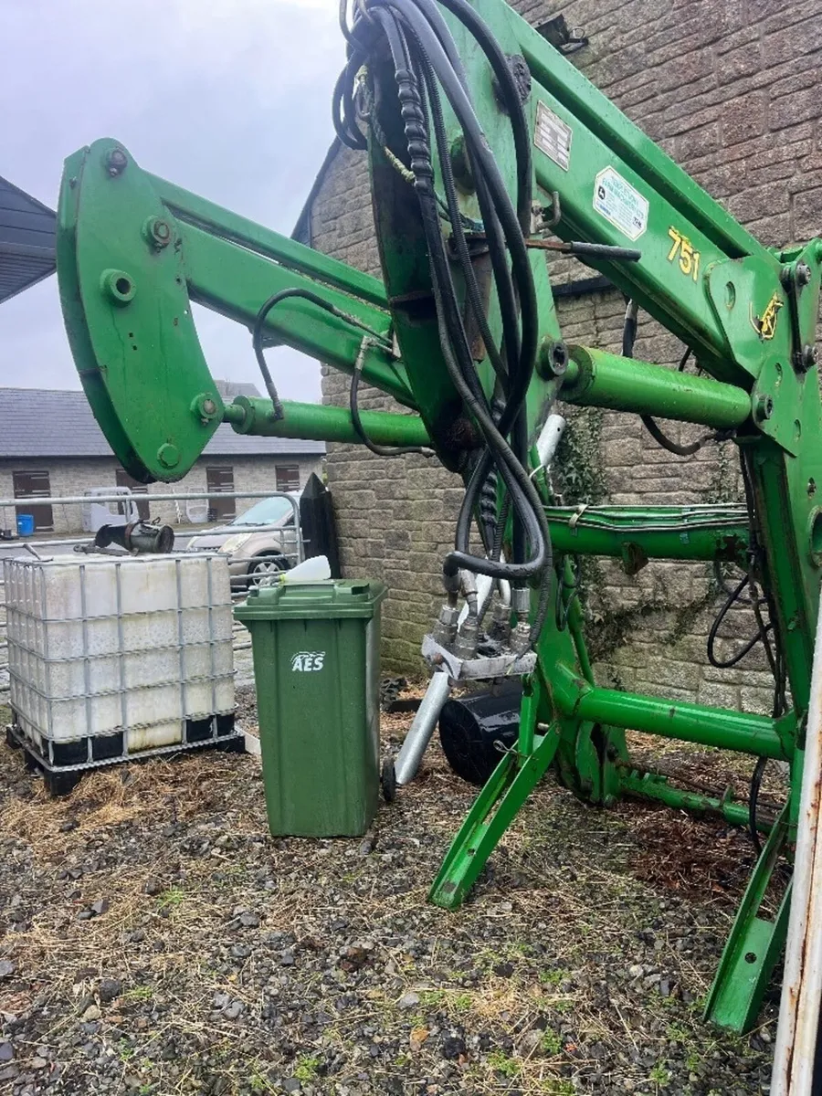 John Deere 751 loader - Image 2