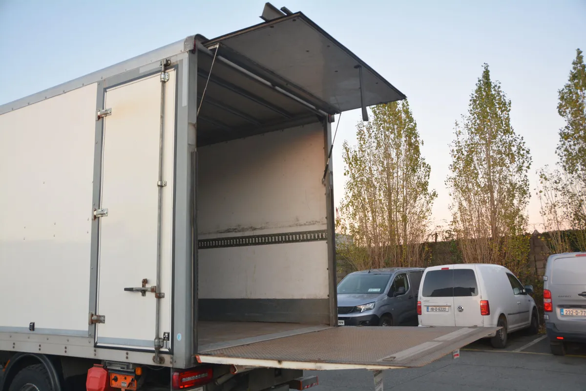 MAN THL8 190 20' Box & Tail Lift - Image 4