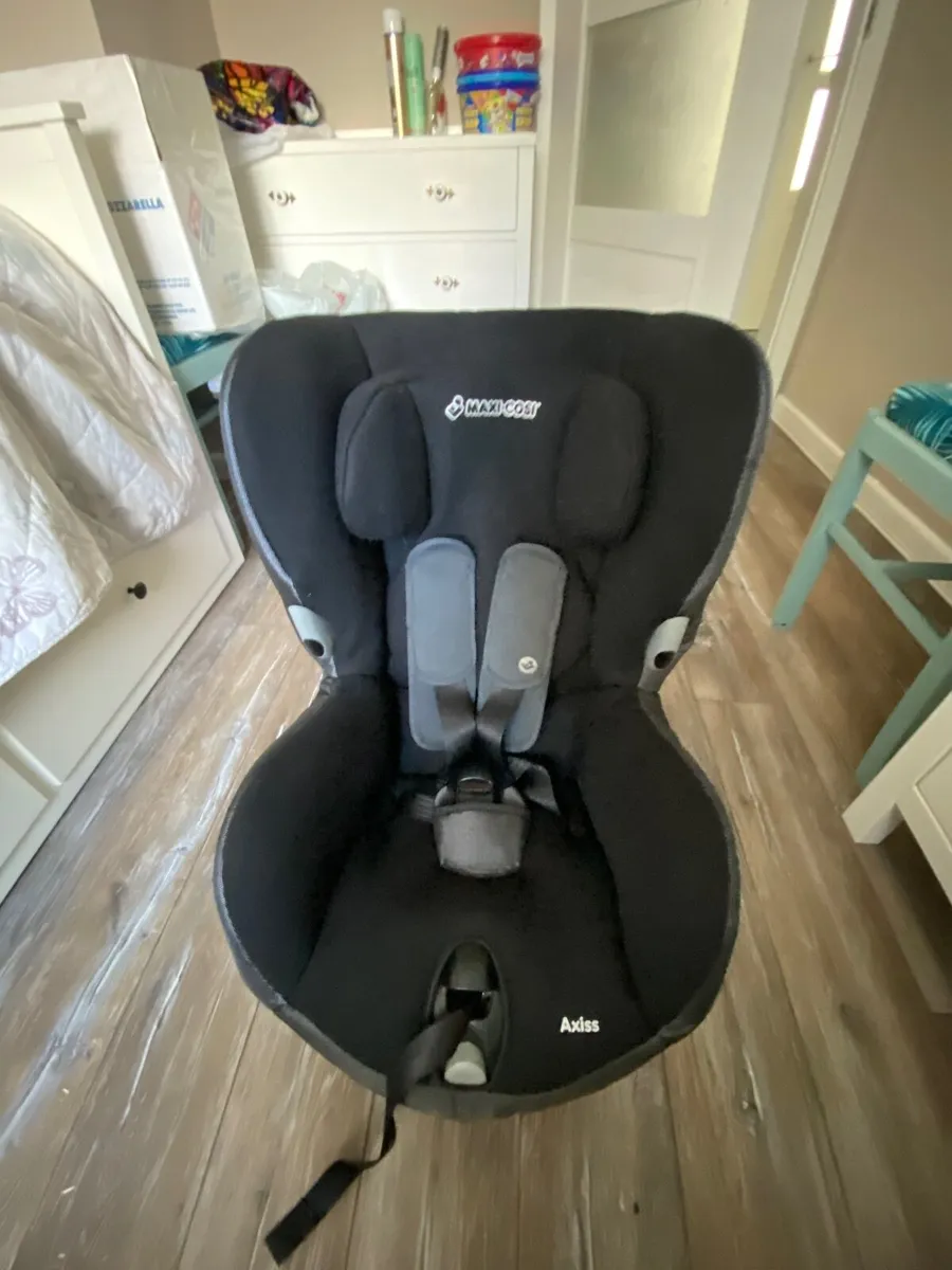 Maxi Cosi Axiss Swivel Car Seat - Image 3