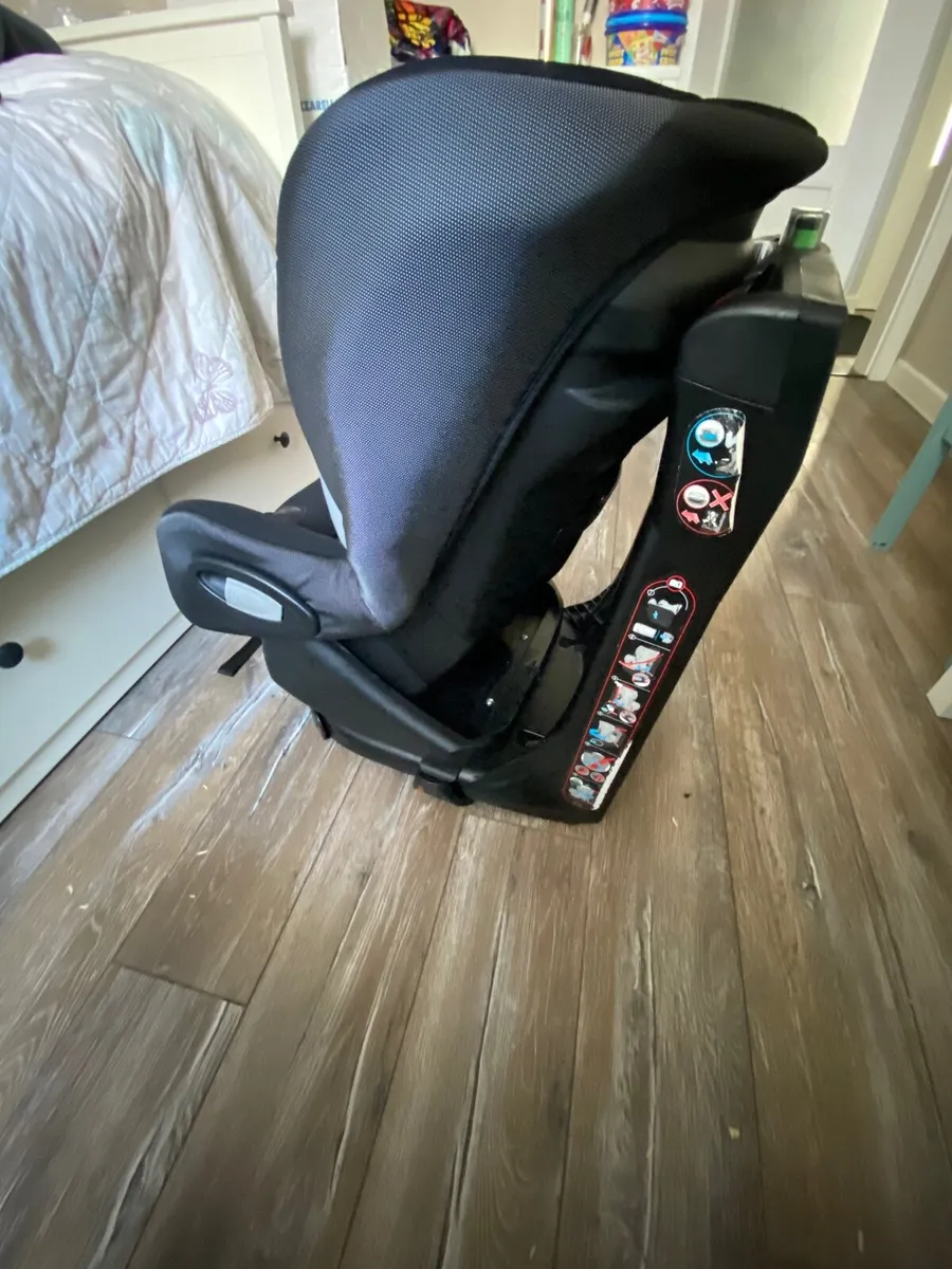 Maxi Cosi Axiss Swivel Car Seat - Image 4