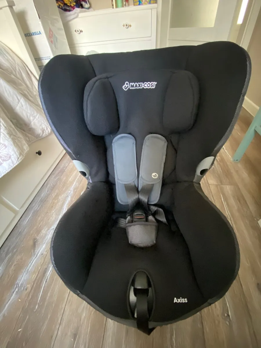Maxi Cosi Axiss Swivel Car Seat - Image 1