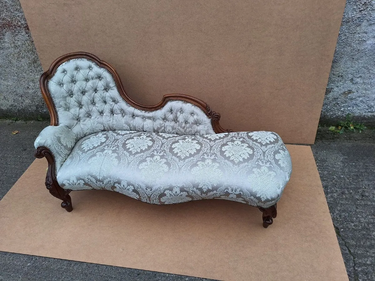 2  BEAUTIFUL CHAISELOUNGE! - Image 1