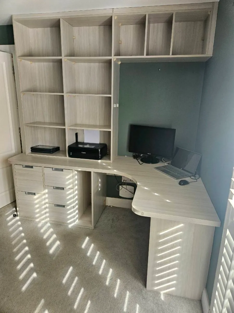 Built in office desk - Image 3