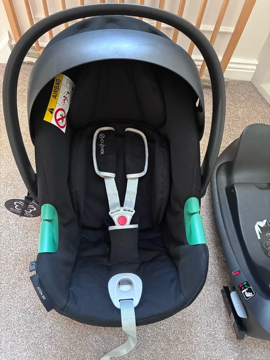 Infant car seat - Image 1