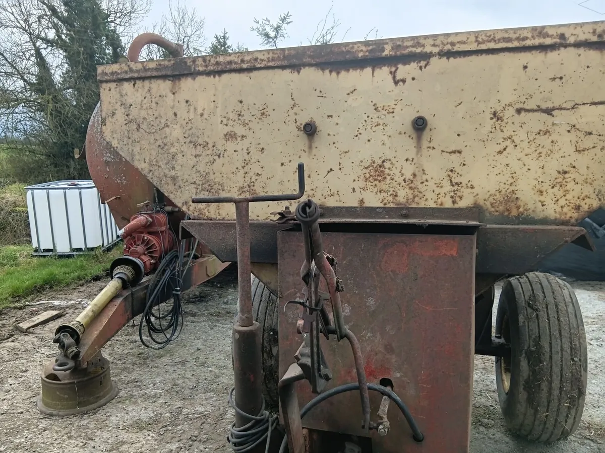 Fertilizer spreader - Image 3