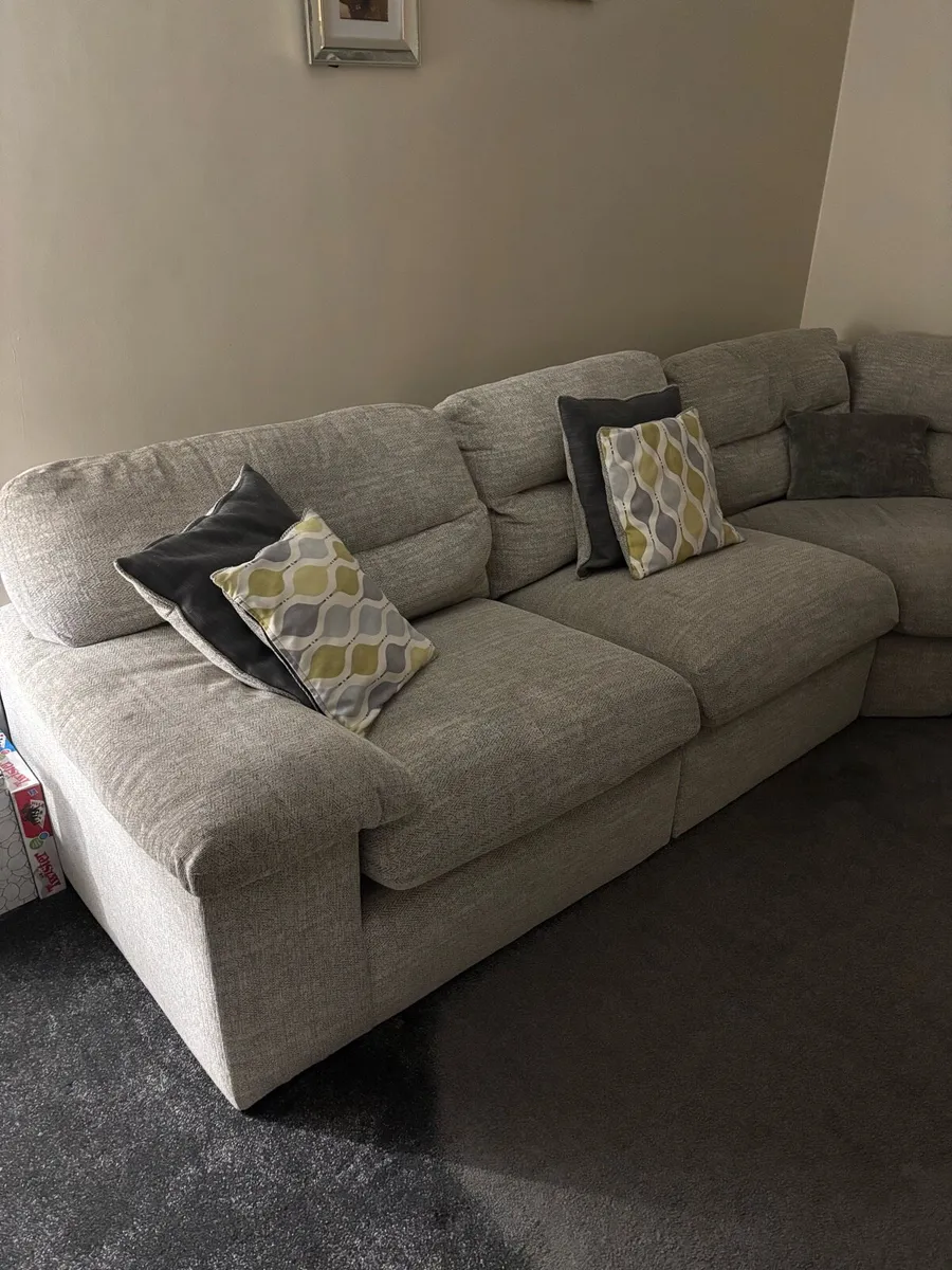 L shaped couch - Image 2