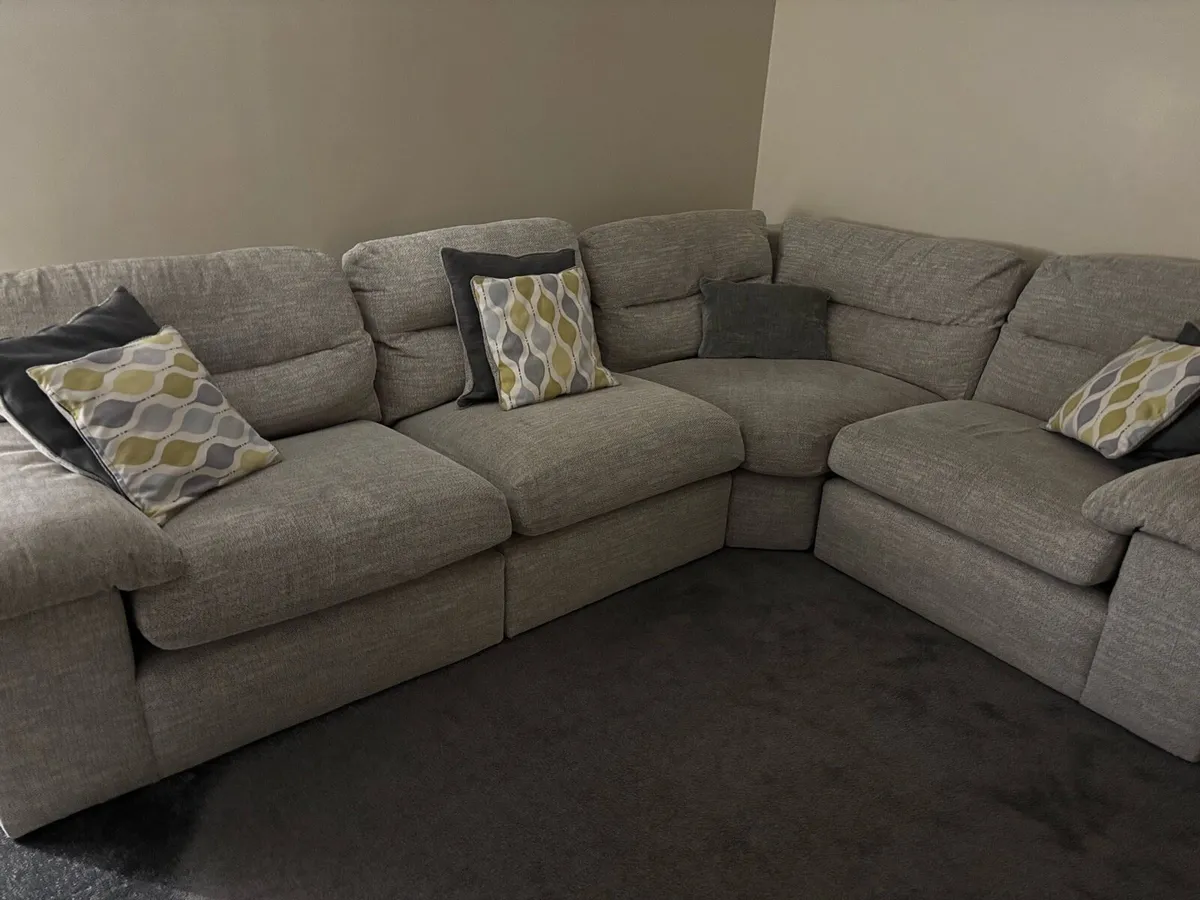L shaped couch - Image 4