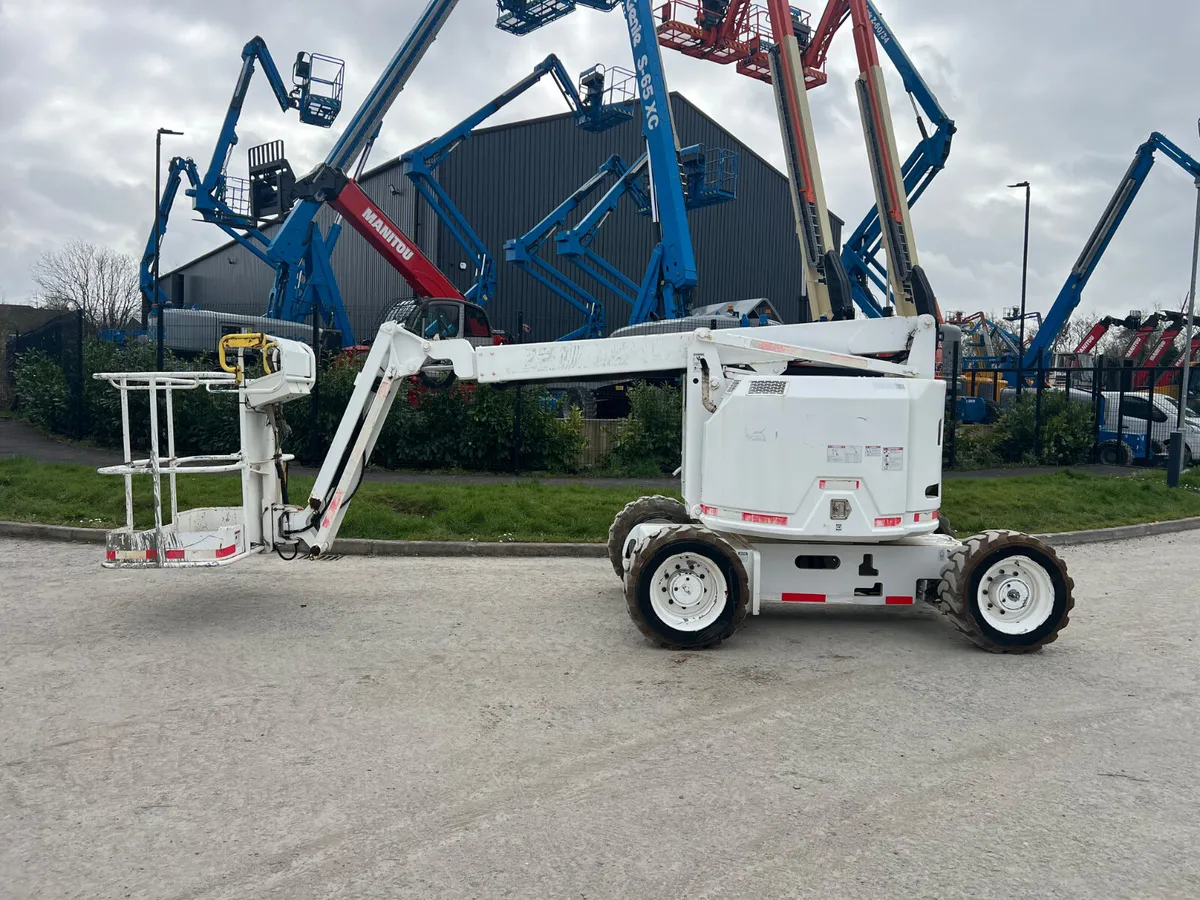 Genie Z34 4X4 Articulating Boom Lift Year 2013 - Image 1