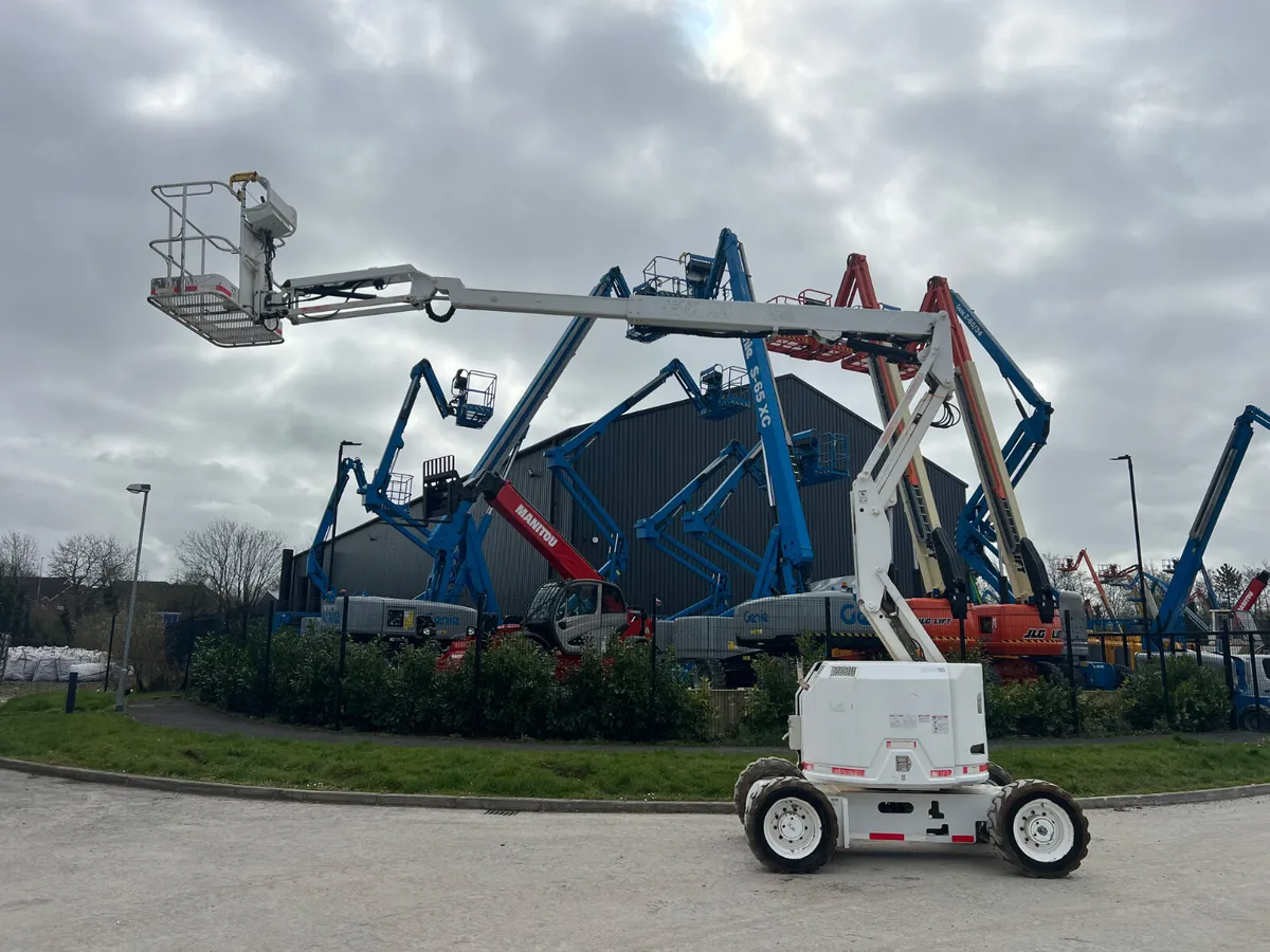 Genie Z34 4X4 Articulating Boom Lift Year 2013 - Image 4