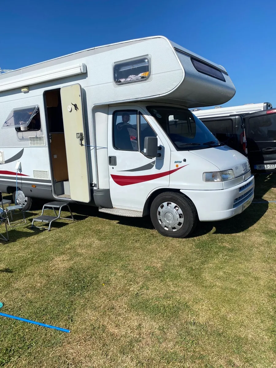 Camper van - Image 1