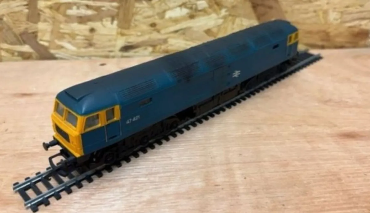 Hornby Class 47 locomotive - Image 2