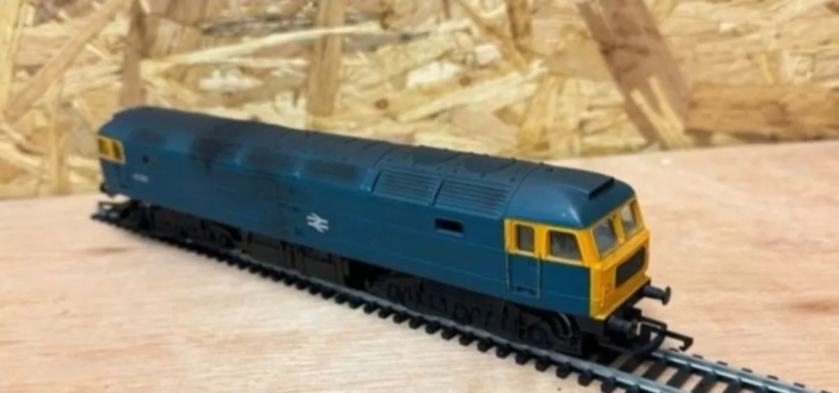 Hornby Class 47 locomotive - Image 3