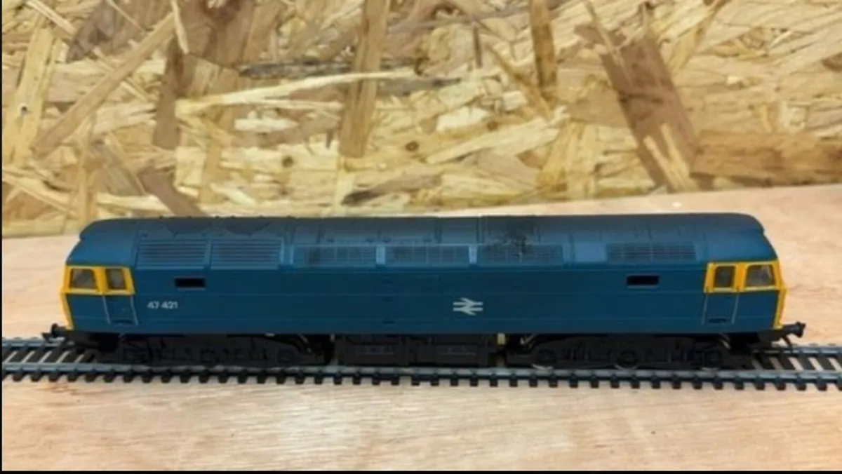 Hornby Class 47 locomotive - Image 4