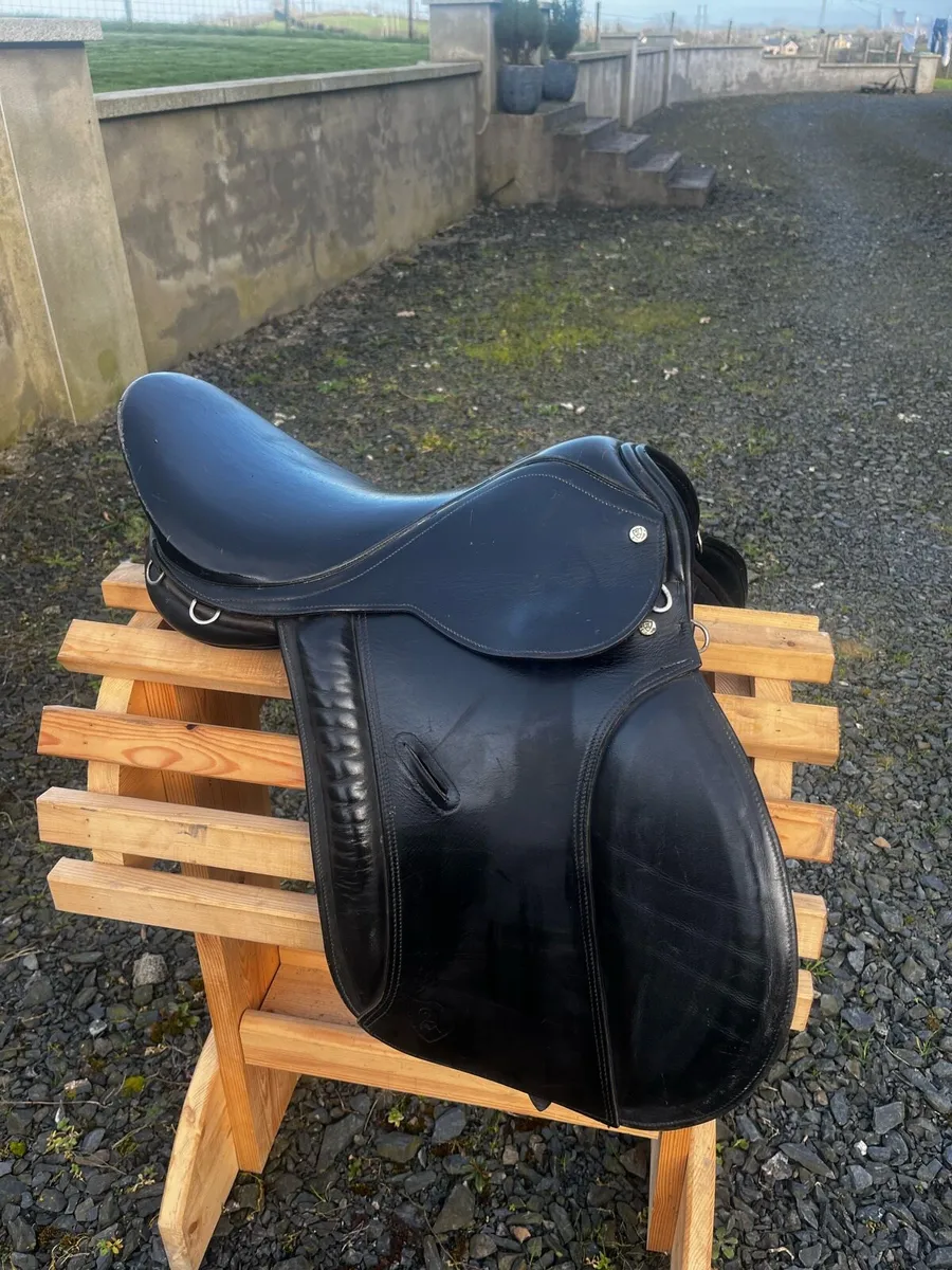 Horse riding saddle - Image 1