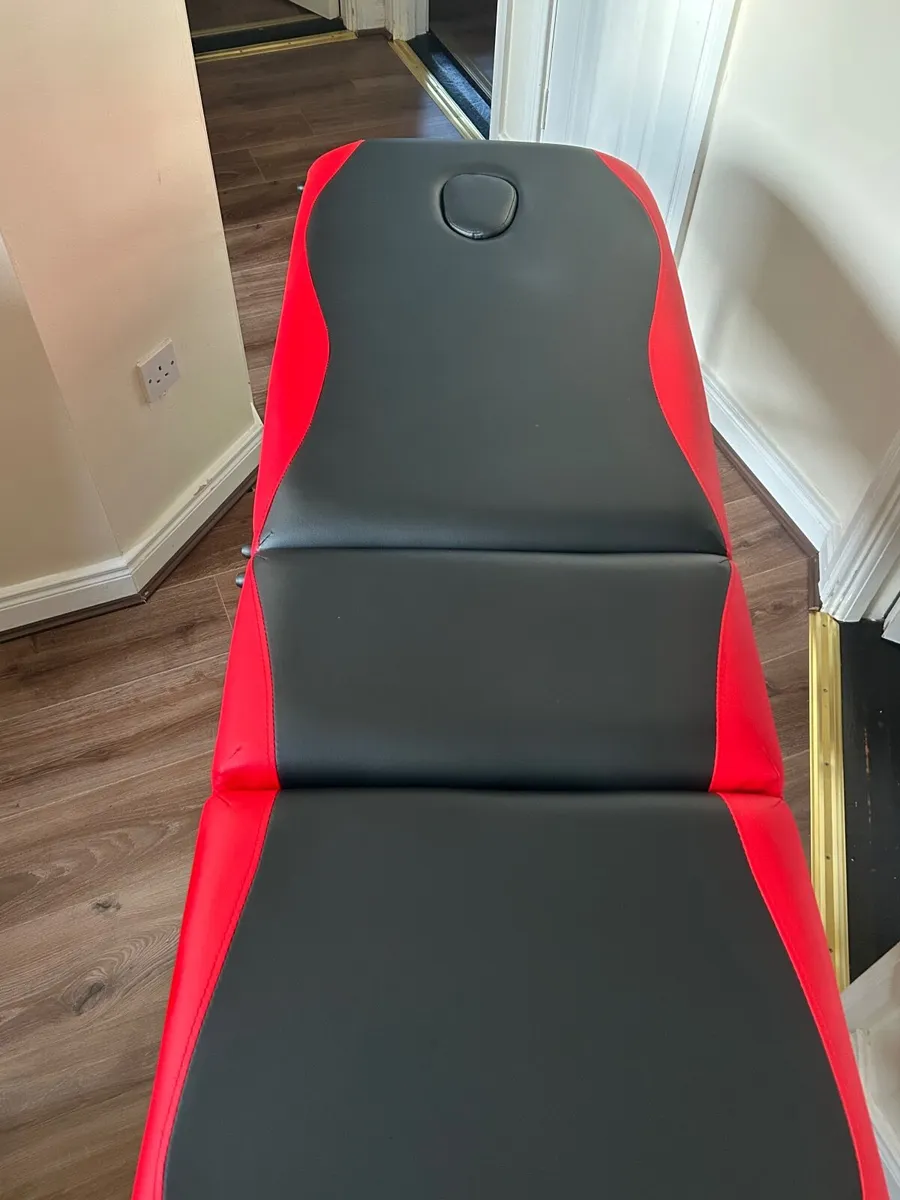 Massage foldable bed and chair - Image 3