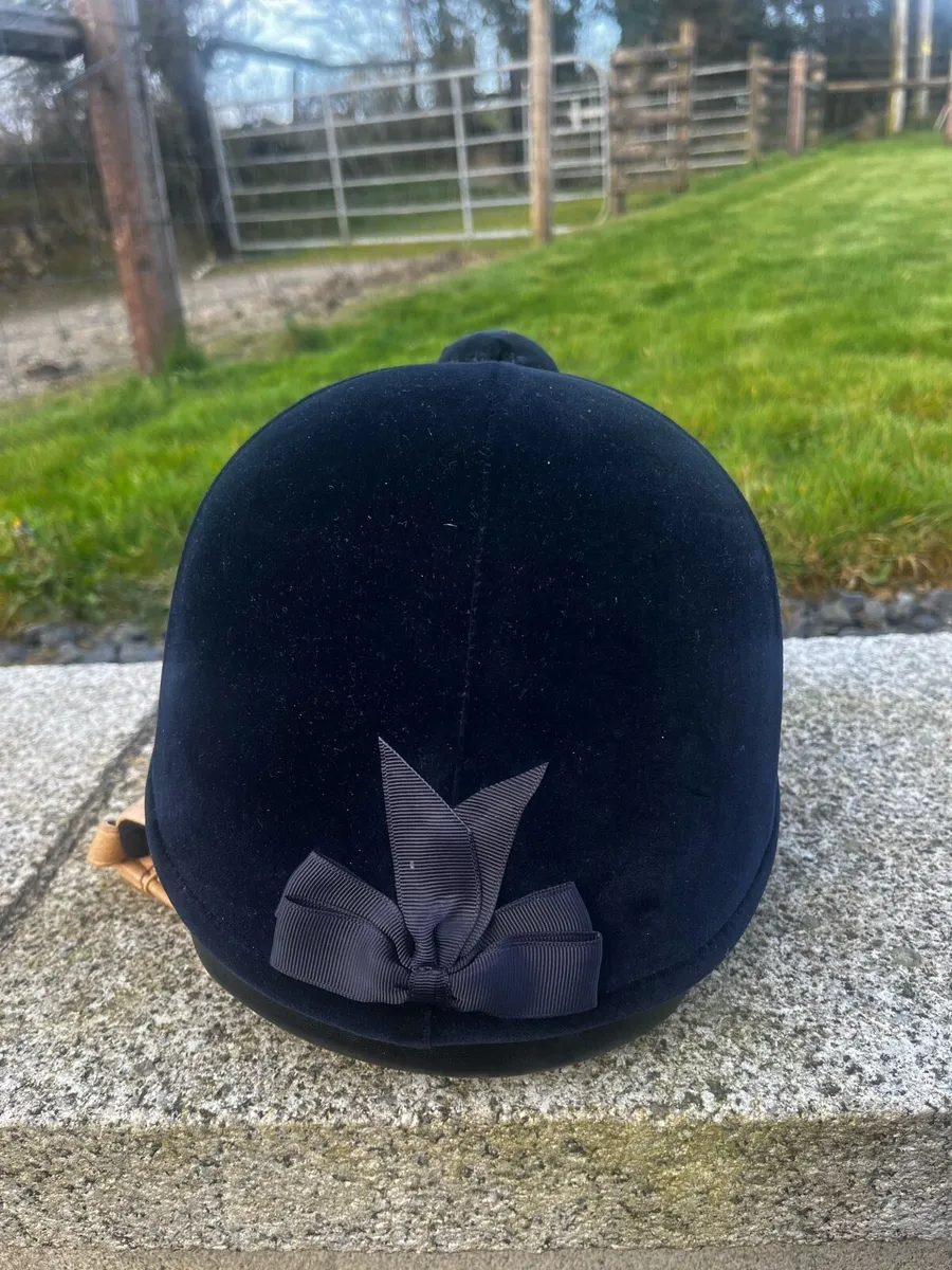 Charles Owen showing helmet - Image 3