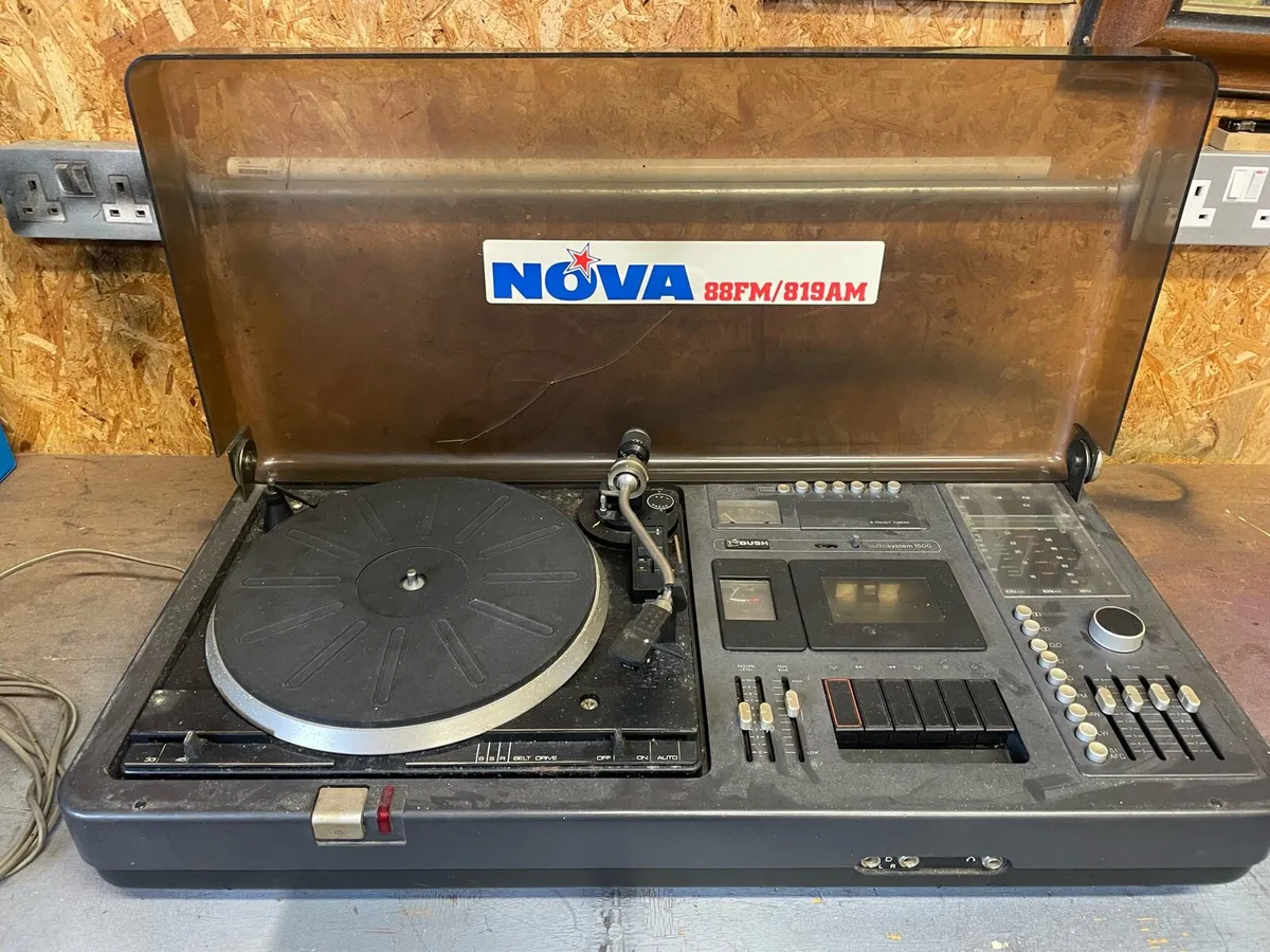 Record player - Image 1