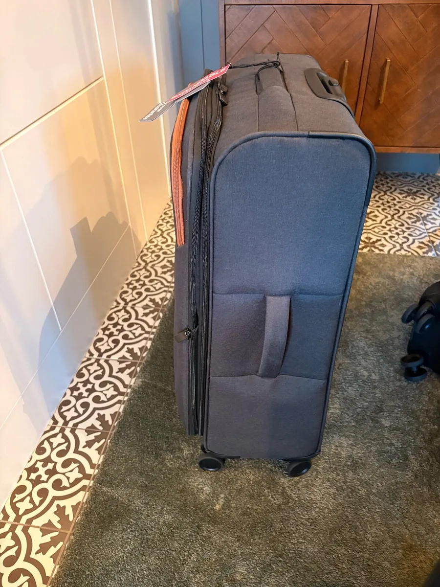 Brand new Tripp luggage (3 pieces) - Image 2