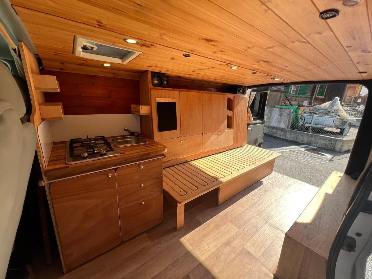 Renault Trafic Camper - Image 4