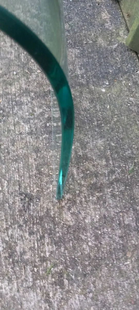 Solid glass table - Image 4