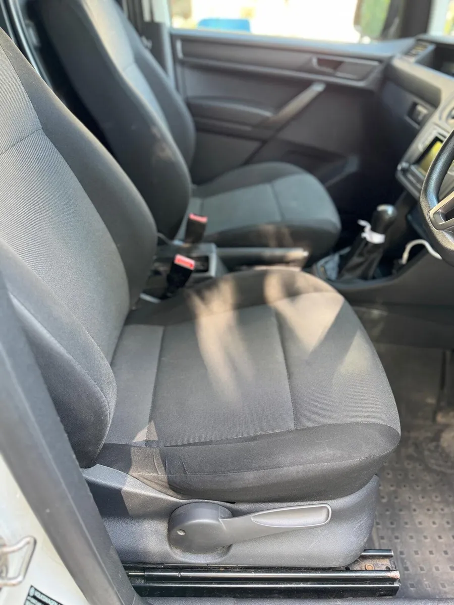 Volkswagen Caddy Maxi Van - Image 4