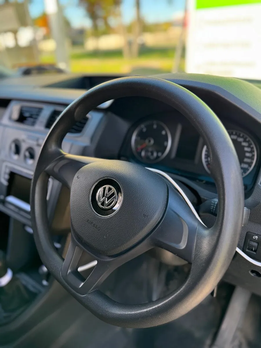 Volkswagen Caddy Maxi Van - Image 3