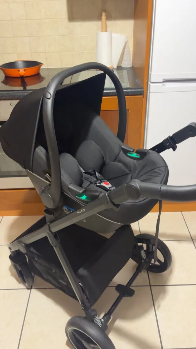 Buggy and car seat - Image 2