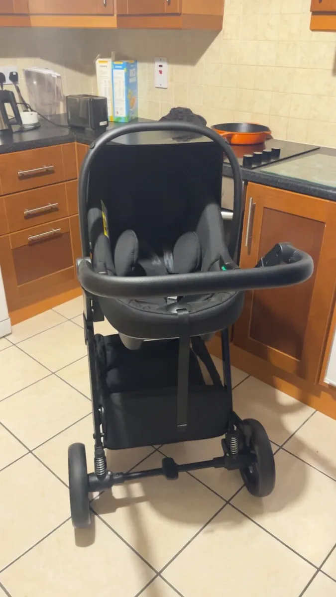Buggy and car seat - Image 3