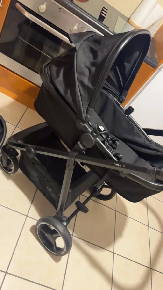 Buggy and car seat - Image 4