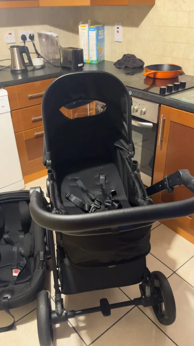 Buggy and car seat - Image 1