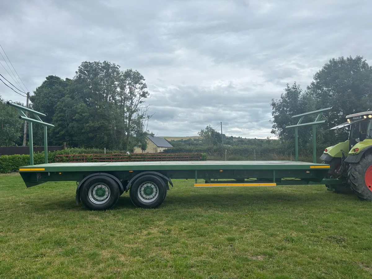 Bale trailer - Image 1