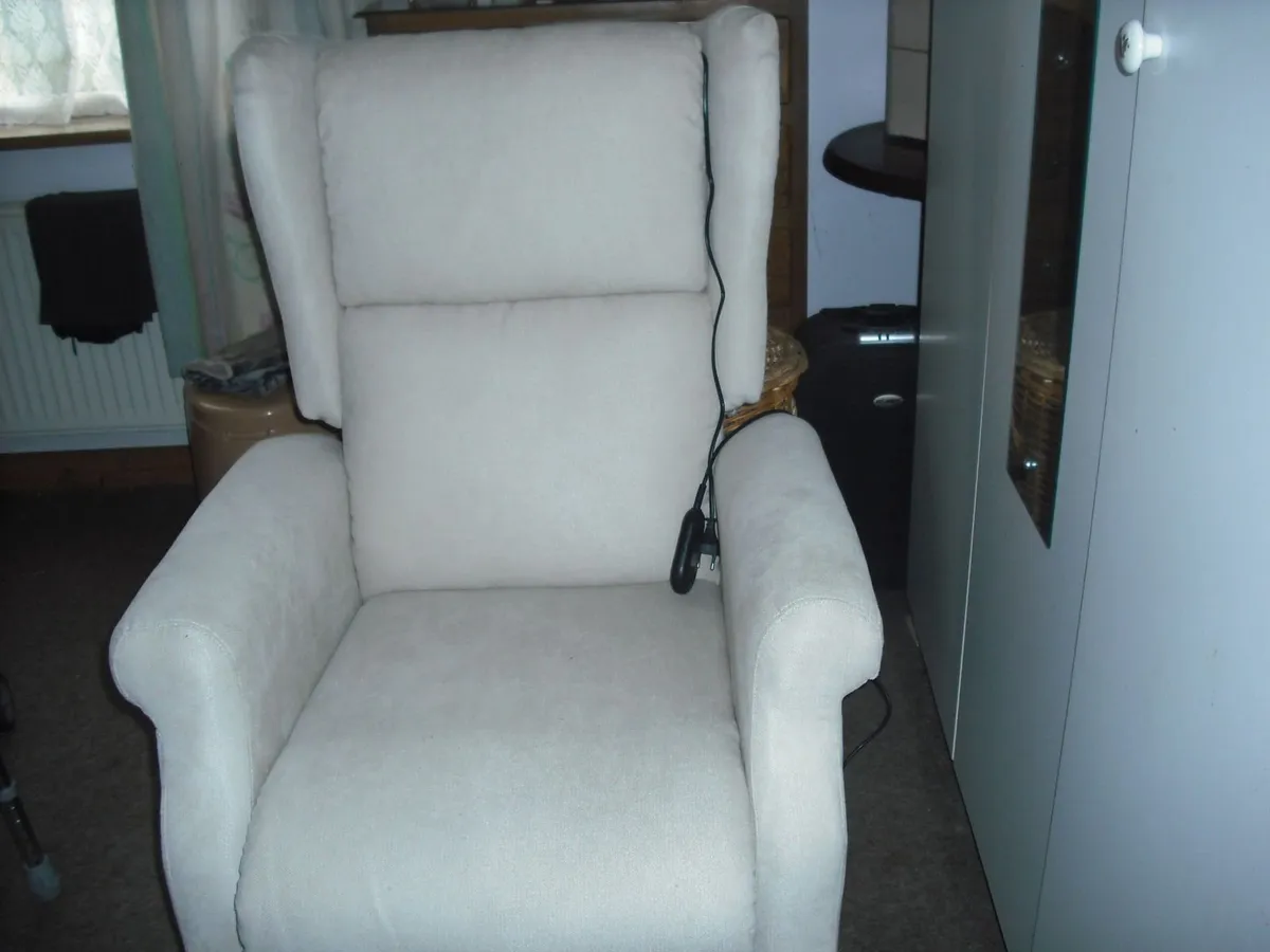 Recliner  chair - Image 1