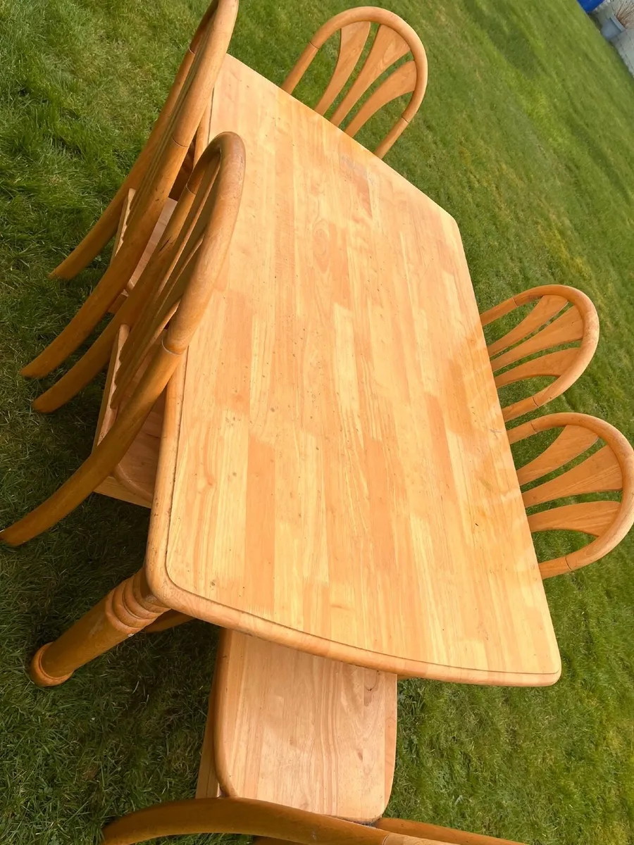 Table and 6 chairs - Image 2