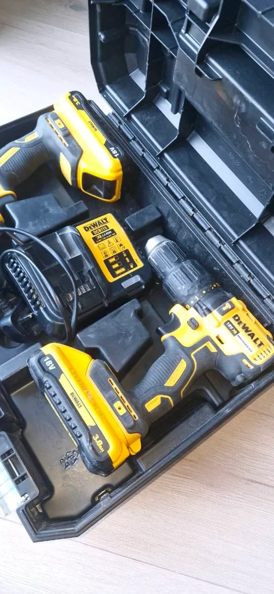 Dewalt drill set - Image 1
