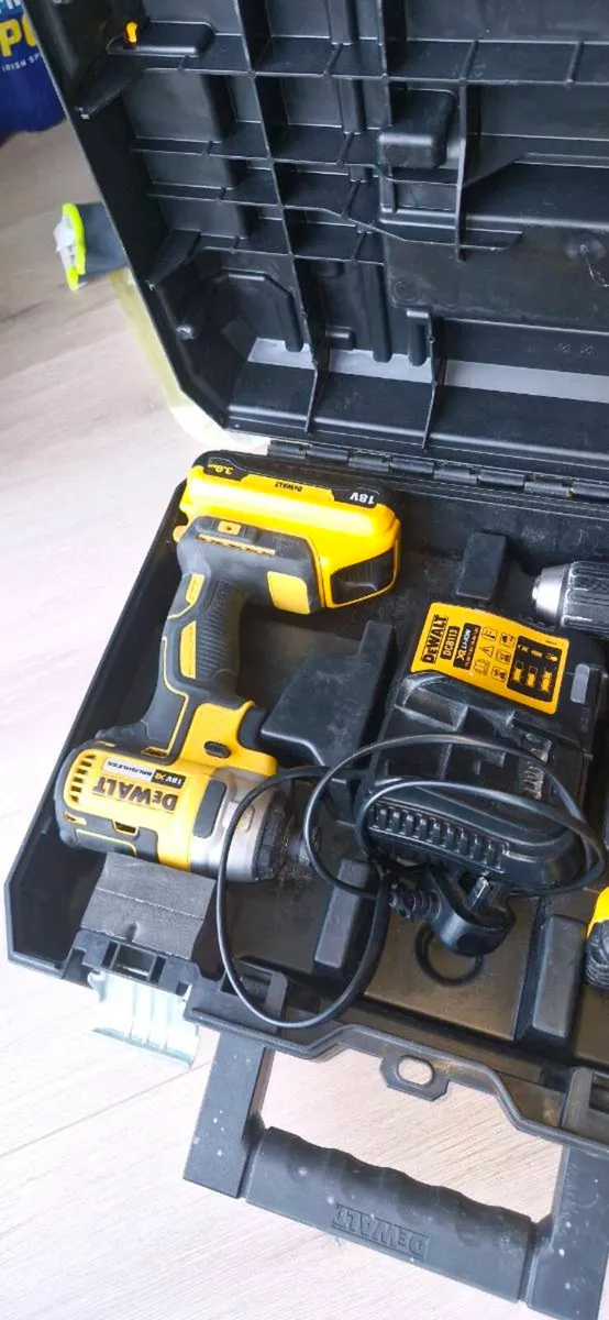 Dewalt drill set - Image 4