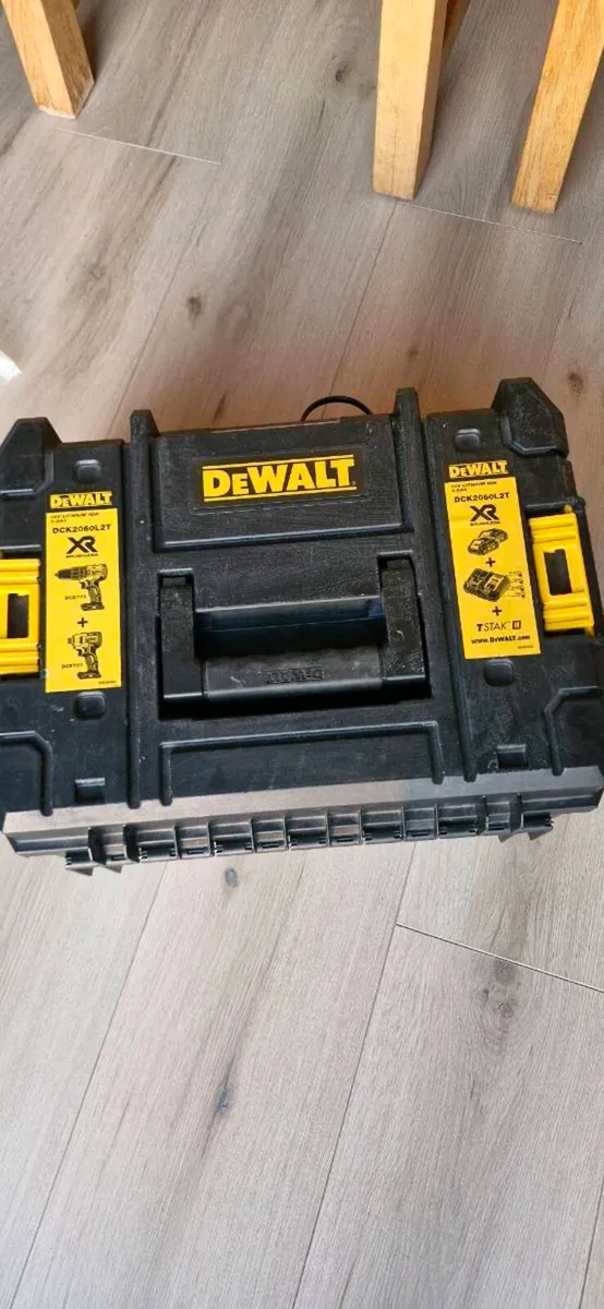 Dewalt drill set - Image 3