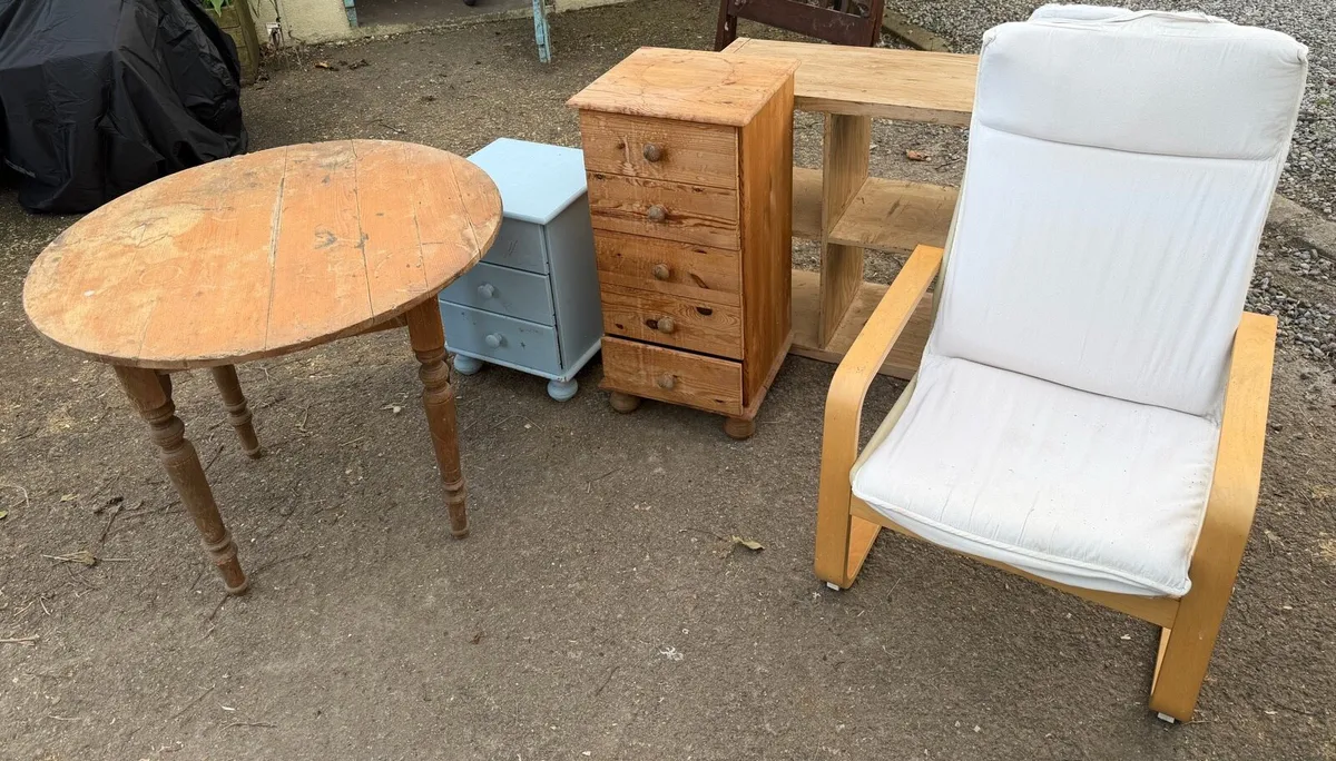 FREE Furniture Job Lot – Table, Drawers, Chair etc