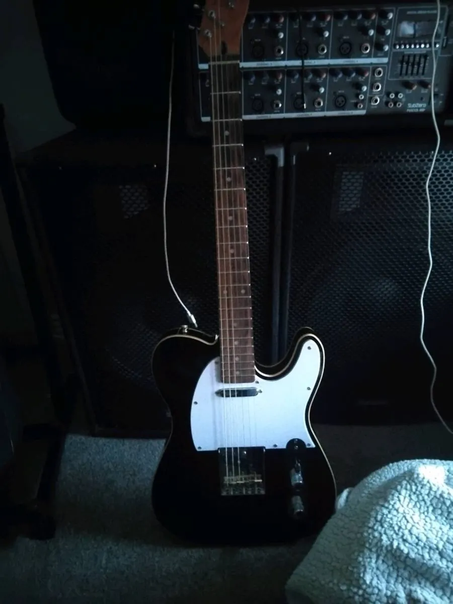 Electric guitar - Image 2