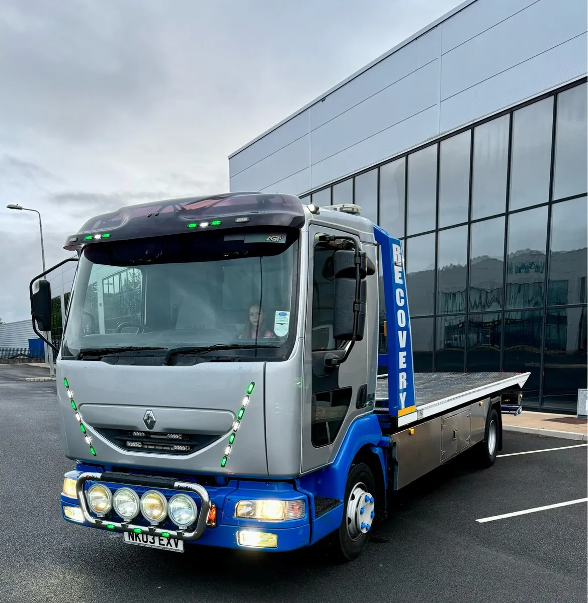 Recovery truck - Image 1