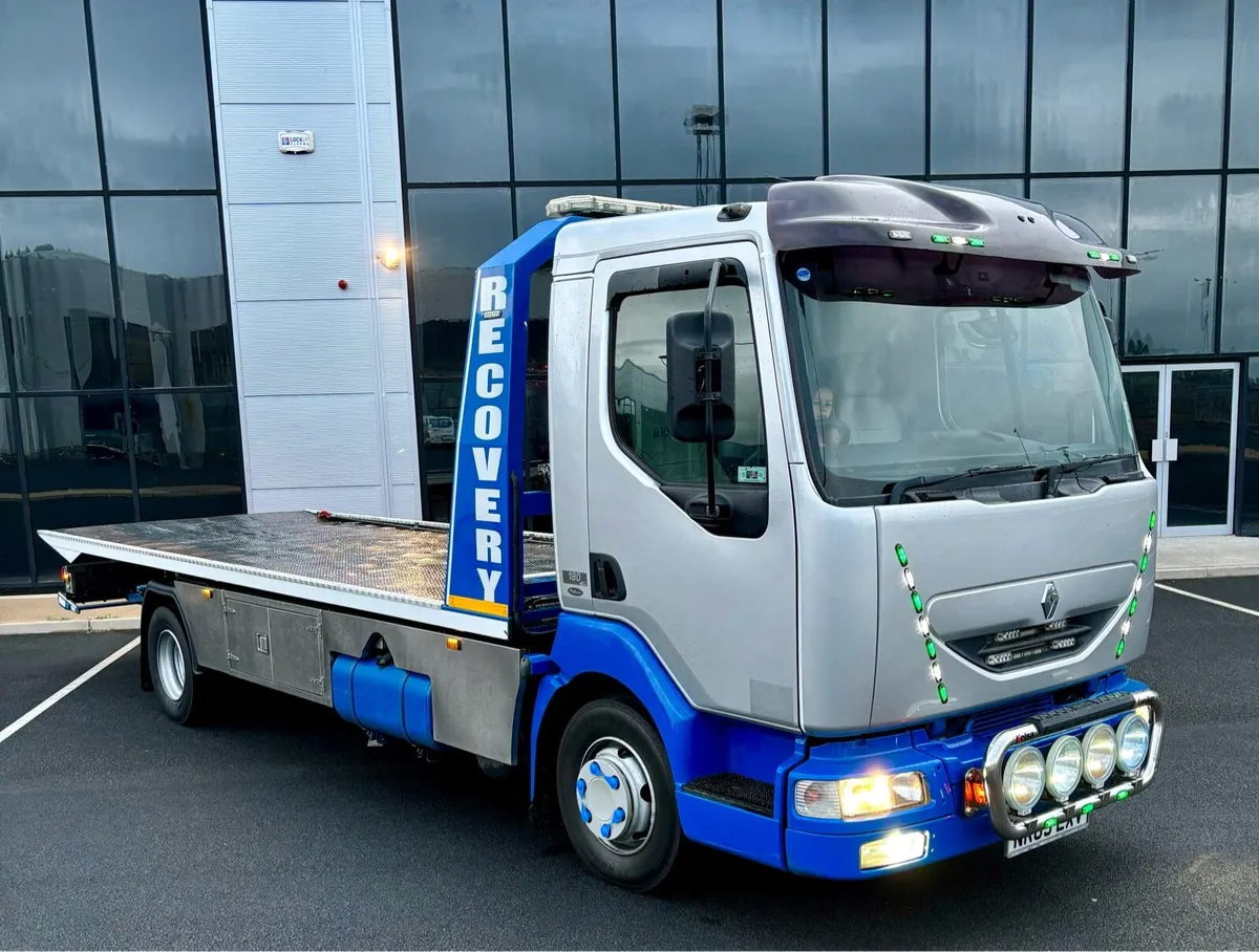 Recovery truck - Image 2