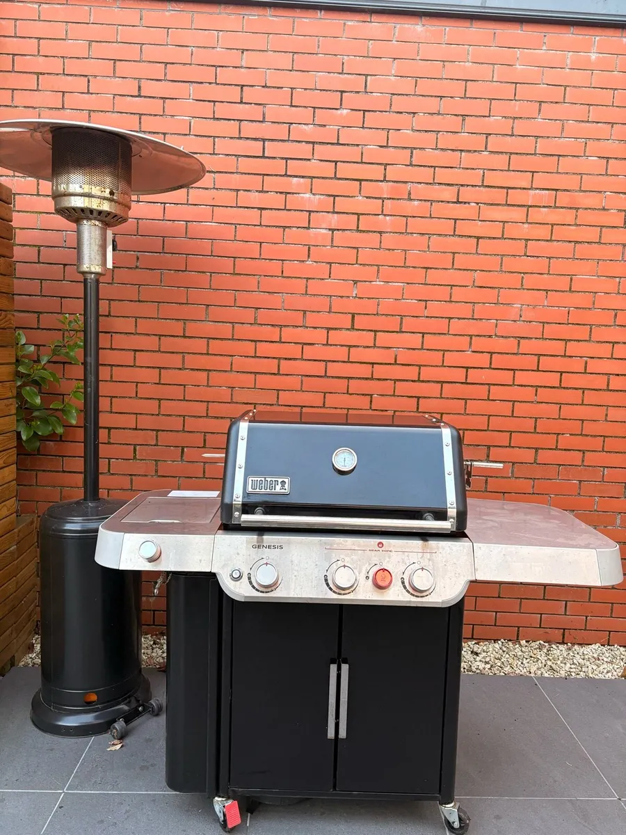 Weber Genesis® E-335 Gas Barbecue - Image 1