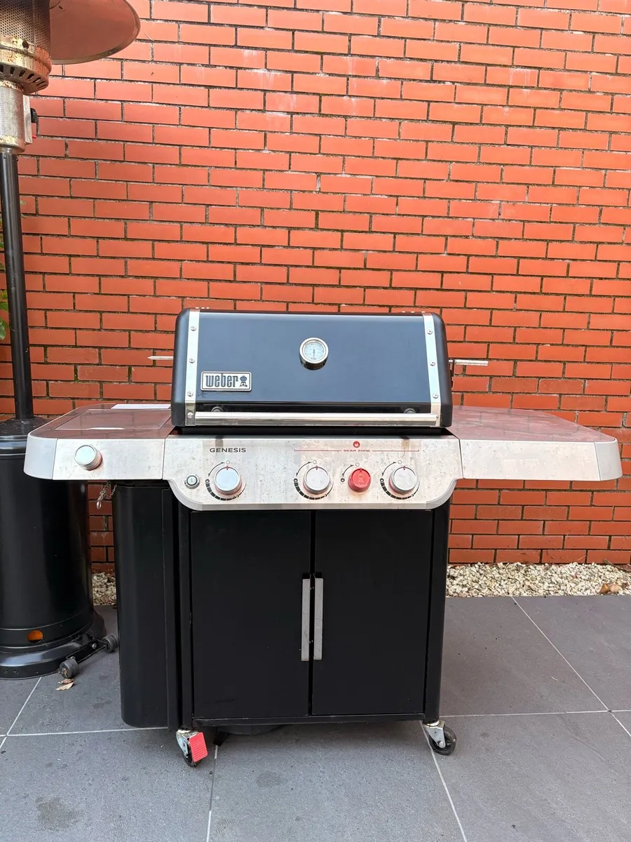 Weber Genesis® E-335 Gas Barbecue - Image 2