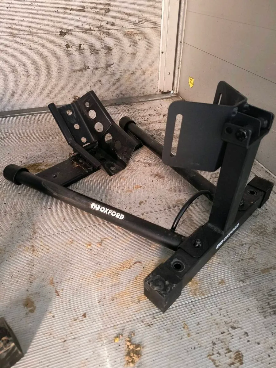 Motorcycle stand - Image 1