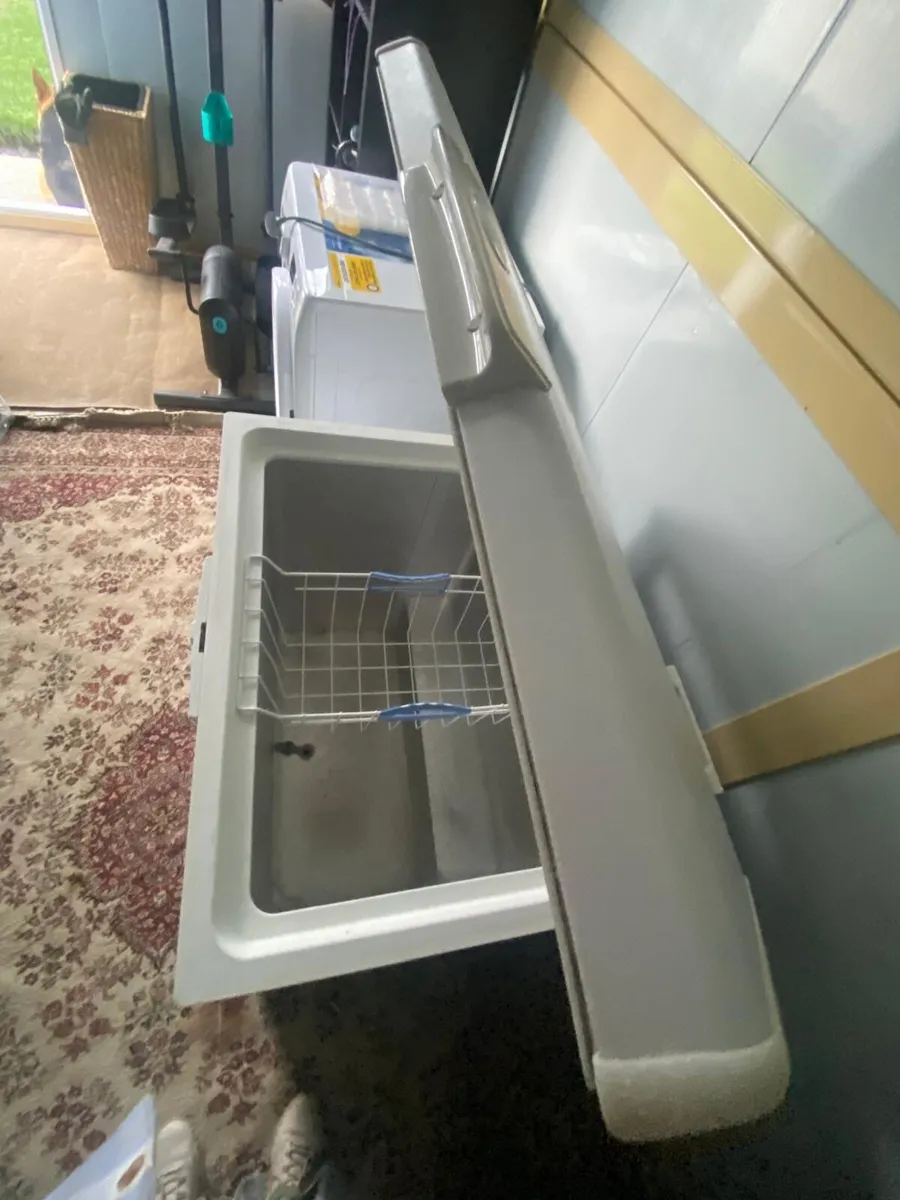 Whirlpool chest freezer - Image 3