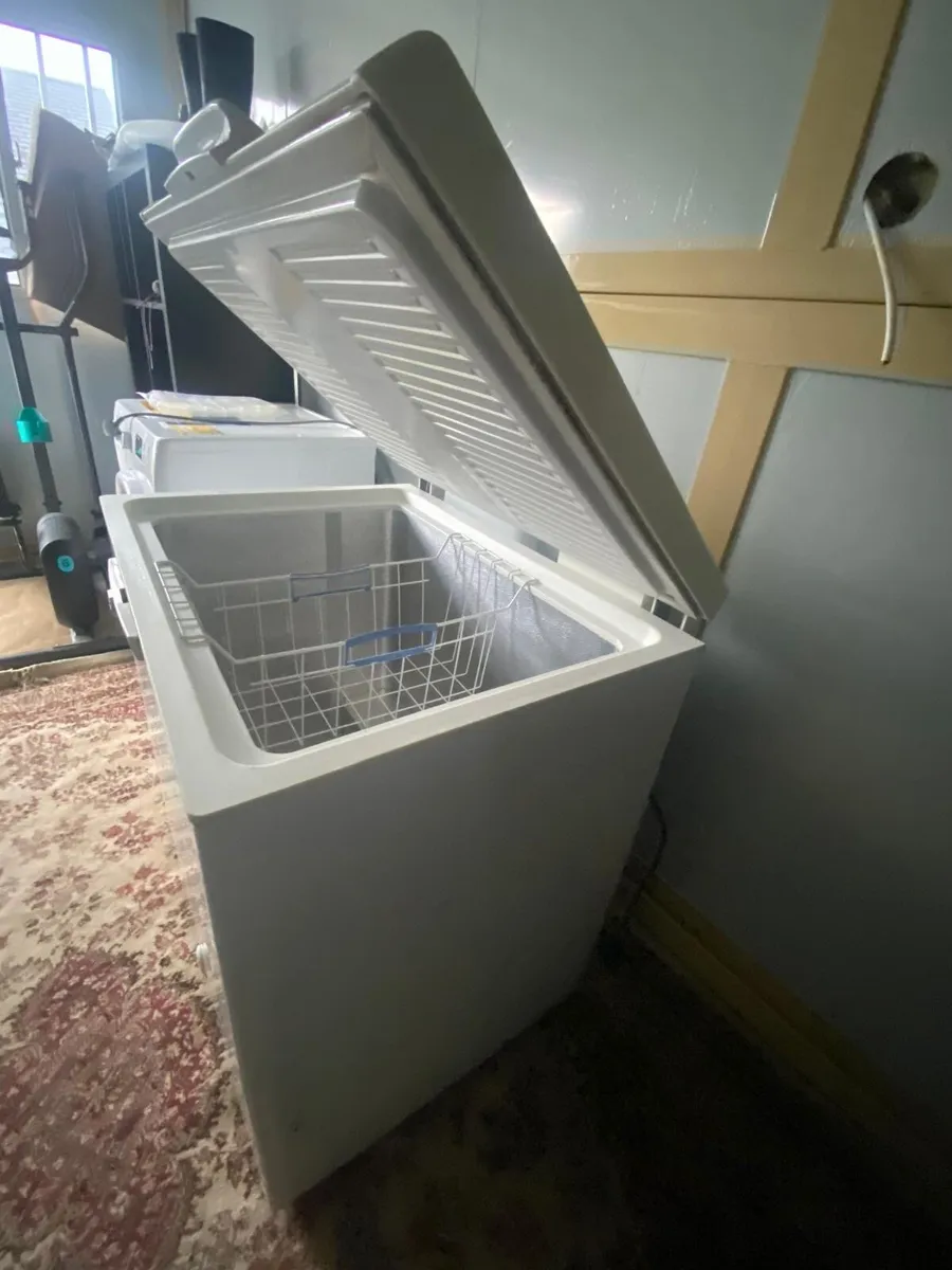 Whirlpool chest freezer - Image 4