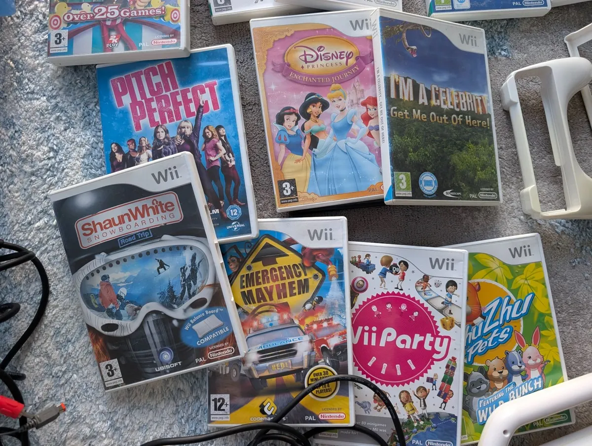 Wii console and 31 games - Image 3