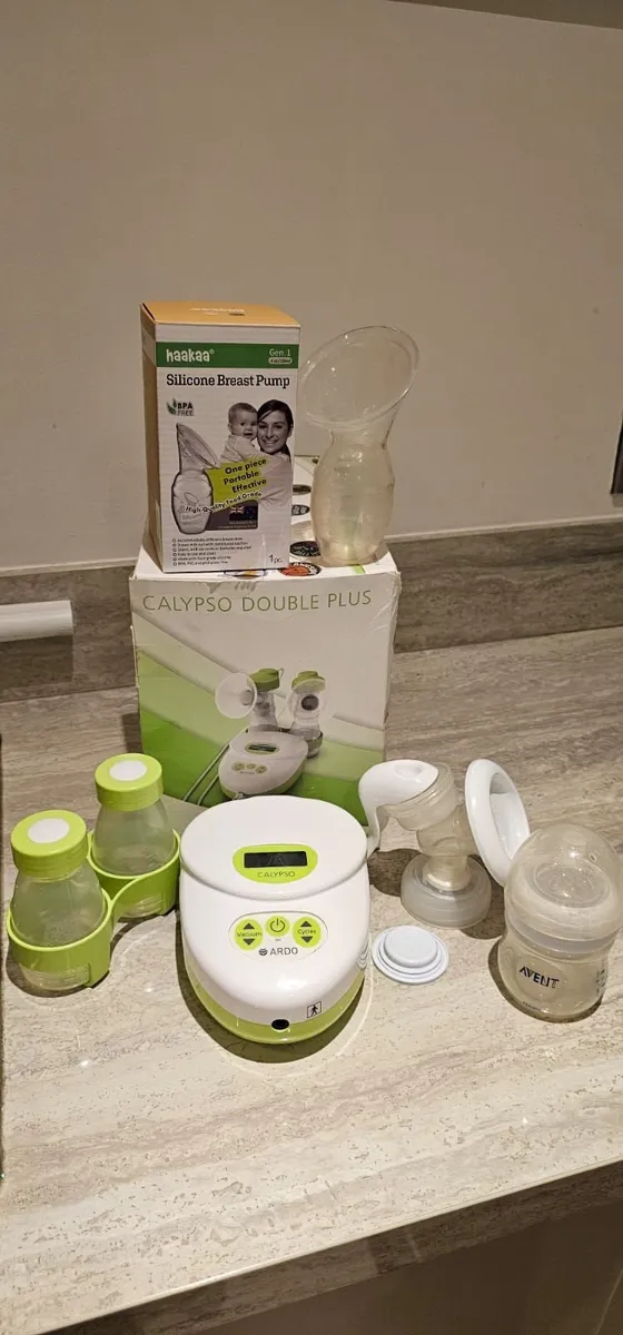 Breast pump and accessories - Image 1